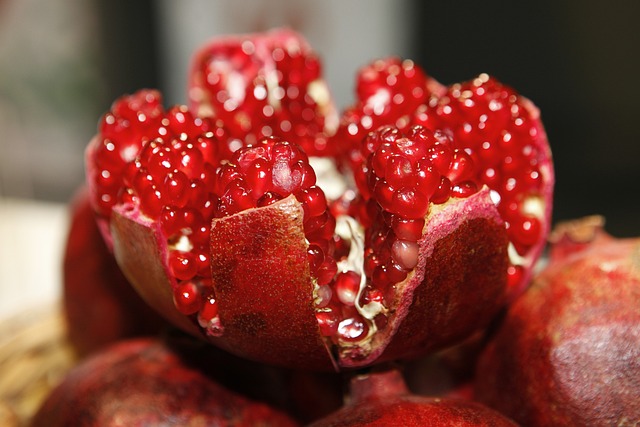 pomegranate g701e17d15 640 - Suzanne Thiberville, Naturopathe