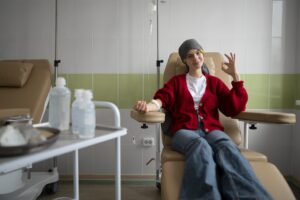 patient getting chemotherapy treatment 1 - Suzanne Thiberville, Naturopathe